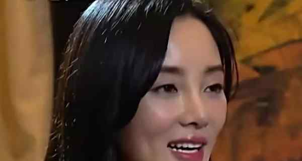 李小璐贾乃亮离婚 有种“整容”叫离婚一年，李小璐没啥变化，而贾乃亮却让人认不出