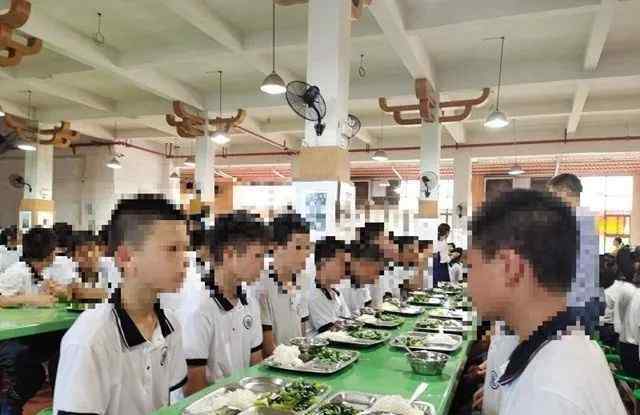 广东一学校推出危机体验餐 到底是什么状况？