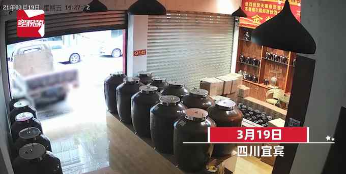 货车“神”操作倒进酒屋 400斤原浆撞碎洒一地！店家：60元一斤