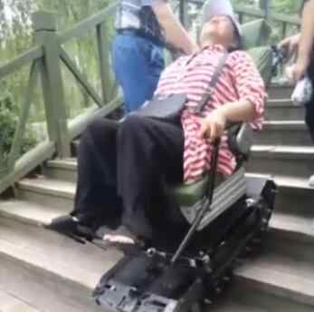 70岁老人发明自动爬楼智能车 到底是什么状况？