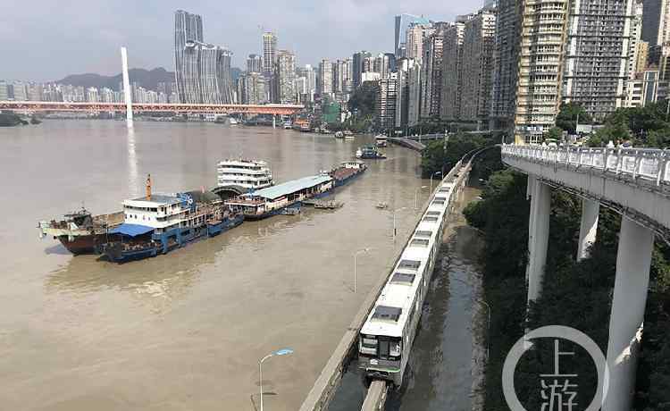 重庆轨道2号线变水上列车 真相到底是怎样的？
