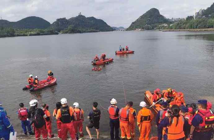 贵州公交坠湖事故已致21死 事情经过真相揭秘！