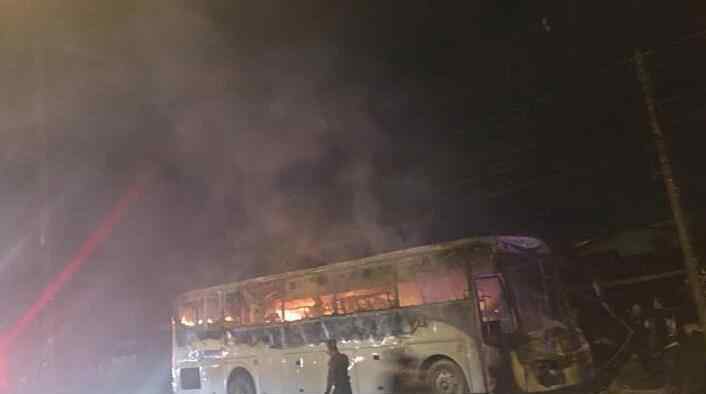 泰国普吉岛旅游巴士意外起火 中国游客死里逃生