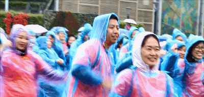 向阳坊 不畏风雨，勇往直前！向阳坊千名员工，在园博苑做了件大事！