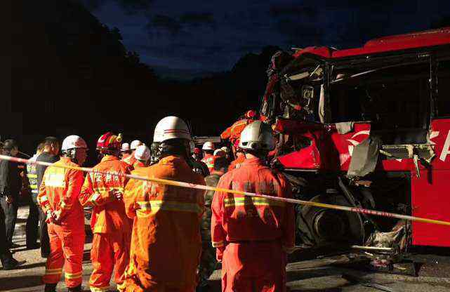 突发！京昆高速安康段发生重大交通事故 致36人死亡13人受伤