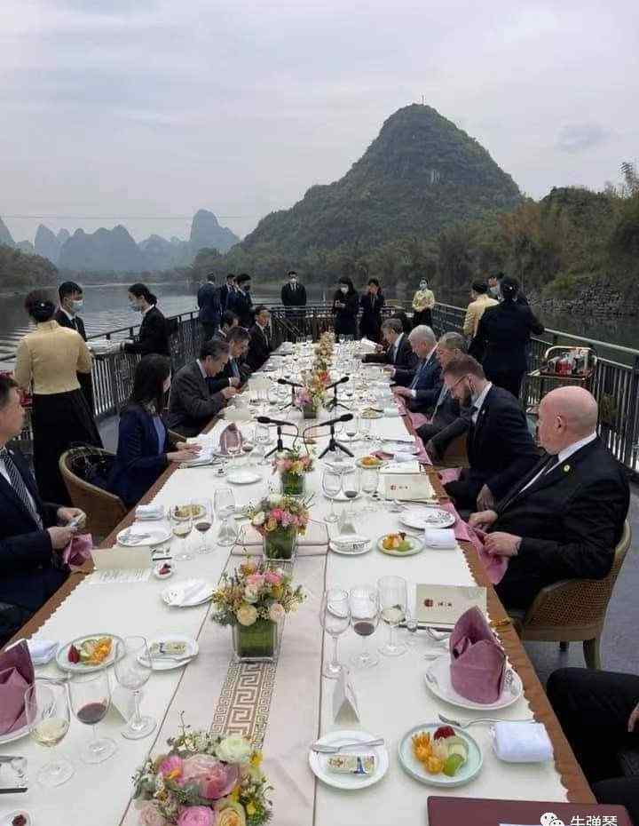 中国让世界见识了待客之道 中俄双方用餐画面公开