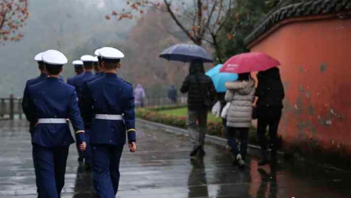 消防新制服火焰蓝 事件详细经过！