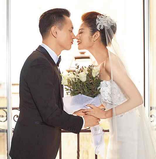 安以轩宣布结婚 “安氏企业”姊妹淘见证登记结婚