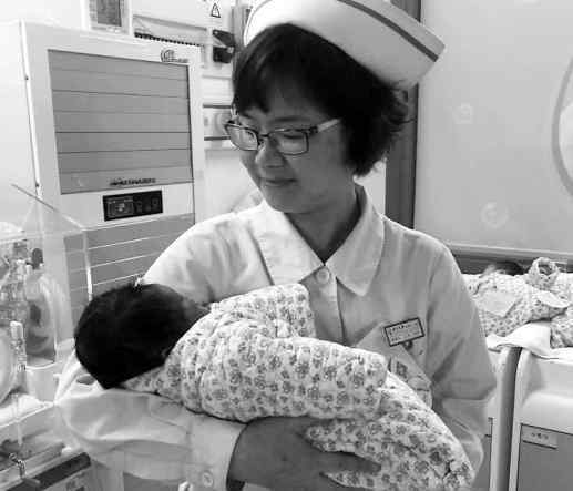 广州宝宝刚出生16岁 高龄妊娠过程“惊险”