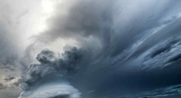 摄影师澳洲拍积雨云 英国同样拍到过类似壮观的现象
