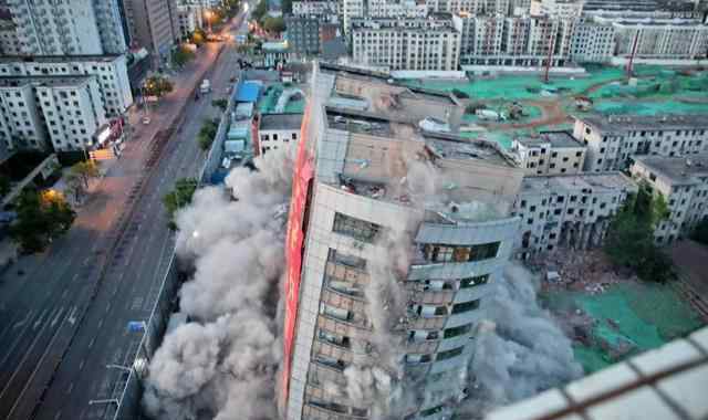 郑州冰熊大厦爆破 还原事发经过及背后原因！