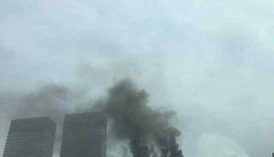 南昌大厦突发大火 出动11辆消防车进行灭火