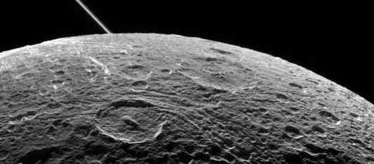 NASA在阳光照射的月球表面发现水 不仅限于阴凉的地方