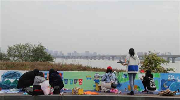 中建三局二公司华东公司为世界最长海塘彩绘作品添“新颜”