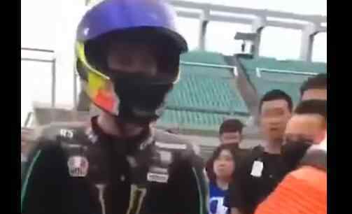 胡通明回应摔车事件 王一博摔车直接扔车后续视频结果