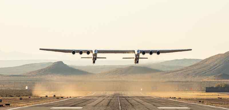 世界最大飞机首飞 登上网络热搜了！