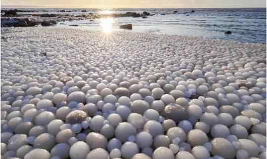 芬兰海滩万颗冰蛋 到底是什么状况？