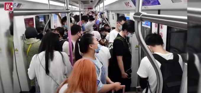 注意!武汉乘地铁公放最高罚200元 阻挡地铁门关闭将由公安机关查处