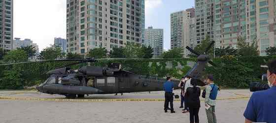 美军飞机迫降韩国市区公园中，引发韩国民众不满