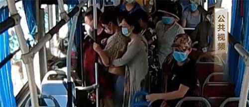 公交车乘务员浴血夺刀救乘客 乘务员目前状况如何