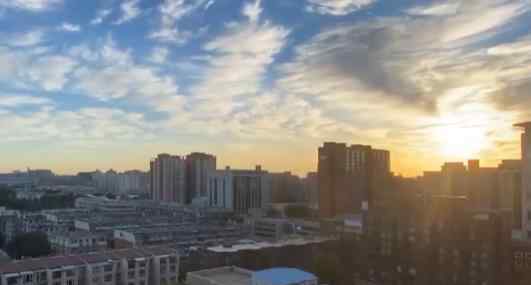 北京现绝美橘色朝霞 颜值爆表暗示什么天气