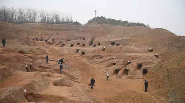 四川成都现大型崖墓群 多达200余座,时间跨越500余年