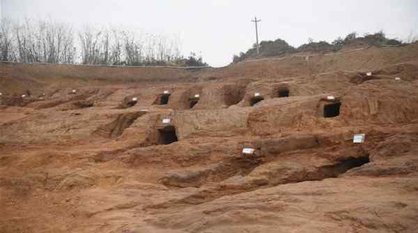 四川成都现大型崖墓群 多达200余座,时间跨越500余年