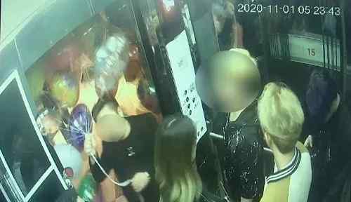 男子电梯内拿氢气球送女孩 监控拍下随后恐怖一幕太吓人