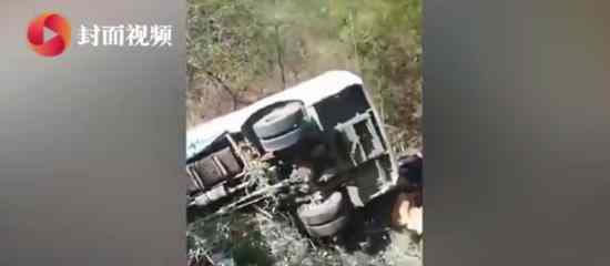 湖南载22人旅游客车翻下山谷什么情况事故伤亡如何