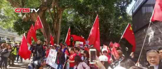 近百香港市民赴美领馆抗议 现场什么状况