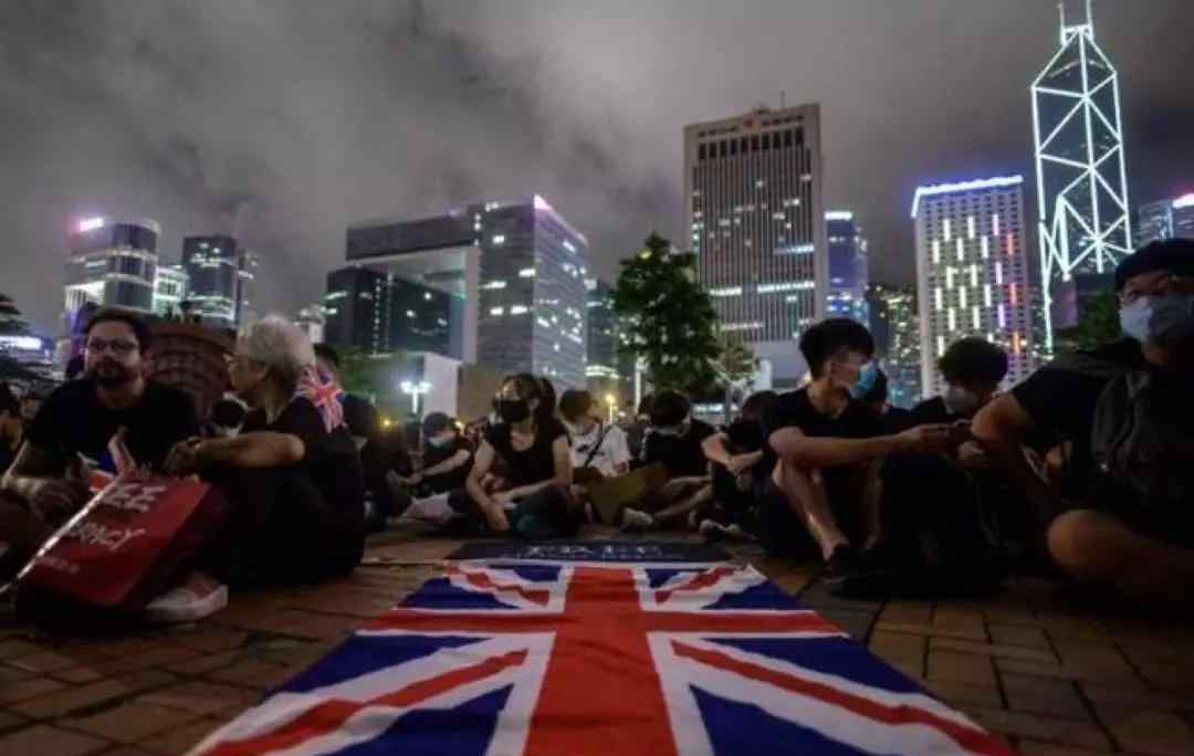 香港现在是什么情况 在香港举着米字旗上街的人，知道英国现在什么情况吗？