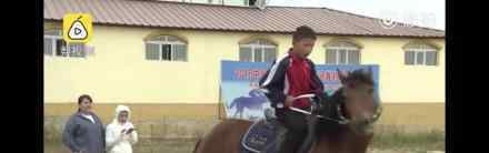 骑马成新疆学生必修课 新疆网友：这下跳进黄河也洗不清了