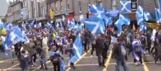 苏格兰多地举行支持独立示威游行 是怎么回事