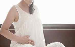 孕早期有褐色分泌物是怎么回事 孕期褐色分泌物多为正常现象 孕妈不必过分担心