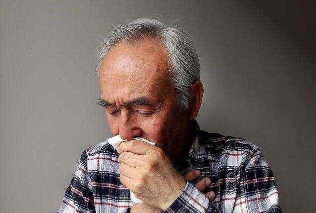 支气管肺炎能治好吗 慢性支气管炎，到底能不能治愈？