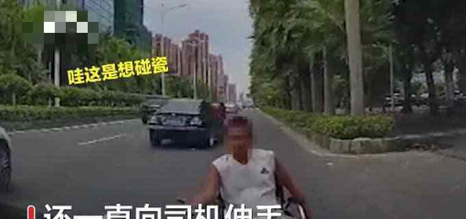 男子坐着轮椅在马路上碰瓷 行车仪意外录下令人无比气愤一幕