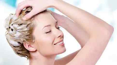 头发多久洗一次比较好 洗头纠结症：到底几天洗一次头发最好?