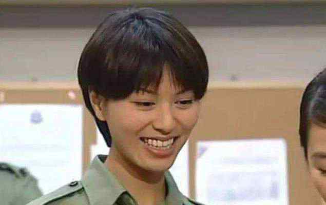 陀枪师姐1演员表 TVB《陀枪师姐5》开播在即，第一部5大主演今昔对比令人唏嘘