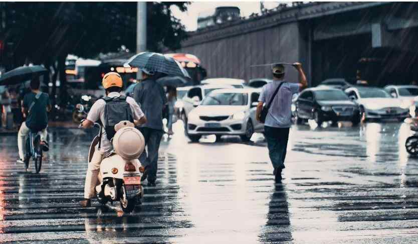 李晓华背景 1992年，北京首富李晓华耗资百万买下中国第一辆法拉利，车牌号京A00001