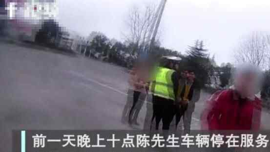 1月11日,湖北襄阳，一名男子在高速上开出300公里,回头一看发现老婆的电话和外套还在车上