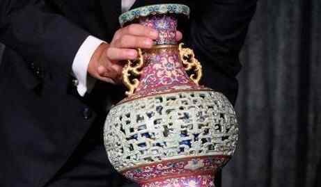欧洲老妇闲置中国花瓶拍得6300万 为什么这么贵什么原因？