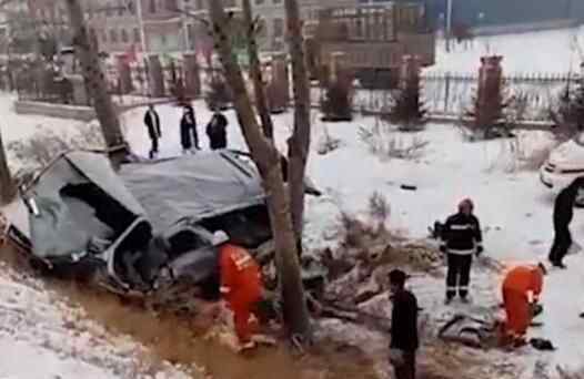 北林大9女生车祸 发生侧滑驶入公路右侧沟内遭遇不幸