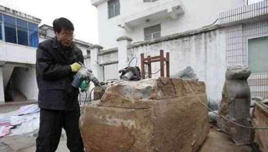 工地挖出700年木箱:打开骇人 简直太恐怖了