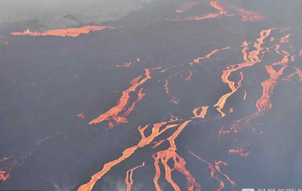 法属留尼汪岛圣皮埃尔Saint Pierre火山爆发 熔岩流淌成河