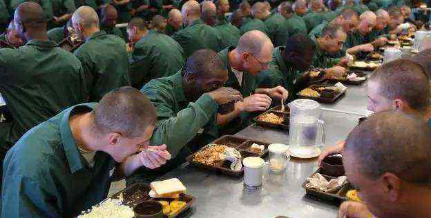 世界各地的监狱都吃什么伙食瑞典监狱简直是天堂啊