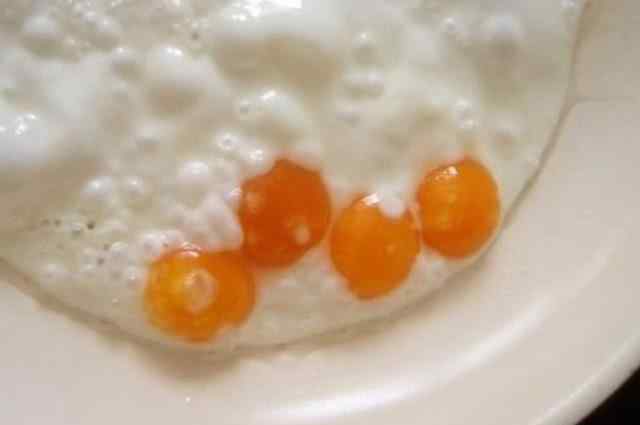 四个黄蛋的鸡蛋：女子打出了个四黄蛋,几率是110亿分之一