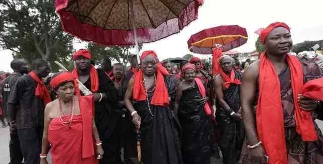 西非小国加纳被称为“世界葬礼之都” 唱歌跳舞 彻夜狂欢