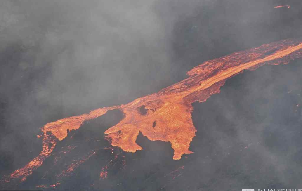 法属留尼汪岛圣皮埃尔Saint Pierre火山爆发 熔岩流淌成河