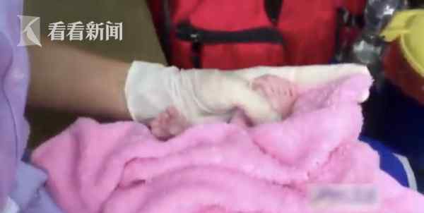 泰国女婴有24根指头 外婆吓晕