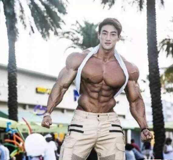 韩国健美先生黄哲勋,韩国第一肌肉男怪兽与小鲜肉的结合体